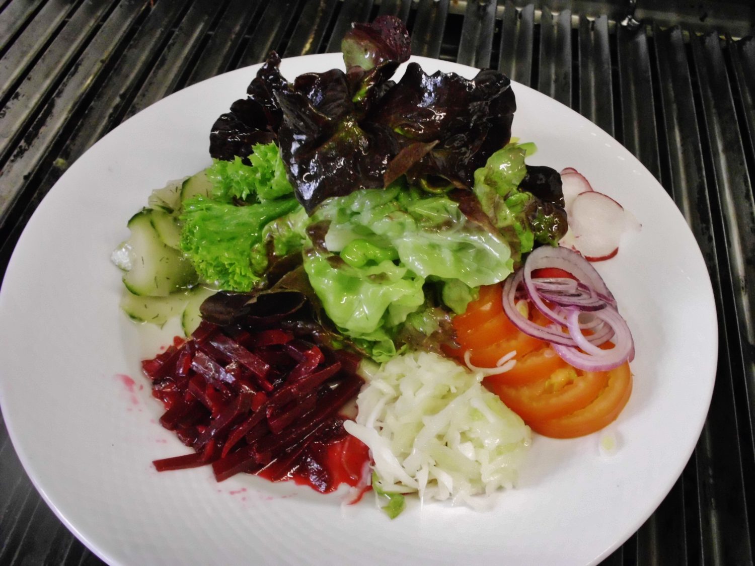 großer bunter Salatteller 2015 (1) | Aubeles Restaurant